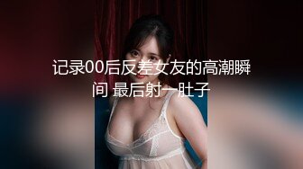 摄影师模特群约拍S级身材极品一字马女模，问她私底下表现怎么样，话里话外暗示她要潜规则