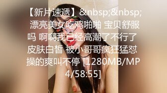 校园厕拍变态哥躲在图书馆女厕偷拍学妹尿尿,还把她们刚换下的卫生护垫捡来一顿猛吸,最后用她打飞机