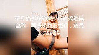 两个男的喊个熟女一起玩