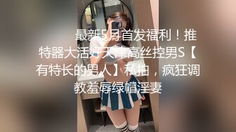 36D乖巧小女友，一脸呆萌，居家操嫩逼，连体开裆黑丝，道具自慰，骑乘后入被男友猛干，自己揉奶子 (1)