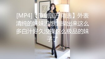 《超强摄_像头㊙️破_解》乡镇民宅针孔入侵真实偸_拍多个家庭男女私密生活曝光㊙️超多亮点㊙️特别羡慕光头眼镜哥的鸡巴又粗又长的 (12)