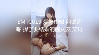 偷拍小超市漂亮的美女售货员