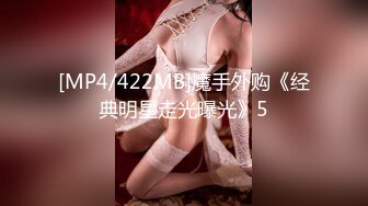 [MP4/ 171M] 超级卡哇伊的黄毛小美眉，全裸睡着了偷偷先开被子直接后入