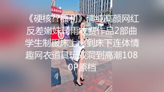 香港情侶開著音響在女友溫馨閨房啪啪