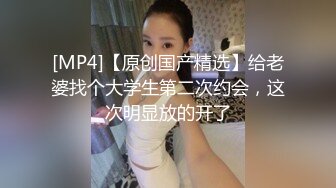 海角社区母子乱伦剧情操了39岁大屁股妈妈JK+黑丝，操了半天感觉穿着jk实在没感觉就让妈妈换上了黑丝制服