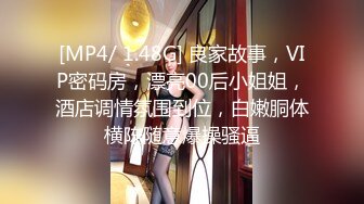 《母子乱伦》趁妈妈喝多找朋友来和妈妈一起玩3P开发她的屁眼