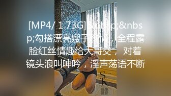 黑丝少妇让健壮小哥骑在脖子上草她小嘴，乖巧听话让小哥蹂躏，多体位爆草骚穴，抓骚奶子浪叫呻吟，精彩不断