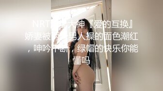 新人小少妇露脸深夜发骚，听狼友指挥慢慢脱光，揉奶玩逼嘴里叼着内裤的样子好骚，按摩棒自慰骚穴浪叫呻吟