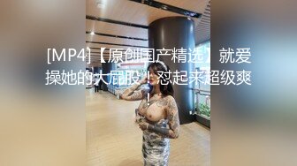 [MP4/ 1.03G] 酒吧少妇激情4P，露脸颜值不错伺候三个大哥，交大鸡巴，让三个大哥在床上玩弄