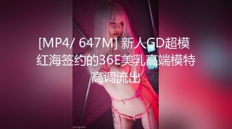 高颜值美丽少妇微微舔着粗黑的大屌被道具玩着骚逼，主动上位无套抽插流出好多白浆，被按着骚逼猛草射肚子上!