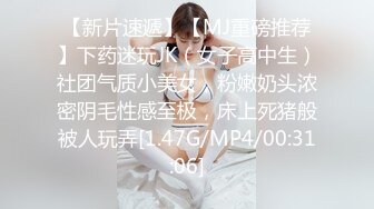 把女友的牛仔裤剪一个洞隔着裤子操她的小嫩B,爽翻了