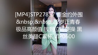 佛系模特42万粉网红兼淘宝店主【嘉嘉】大尺度私拍女体诱惑，搔首弄姿慢脱全裸露三点，摄影师都忍不住揩油4K高清