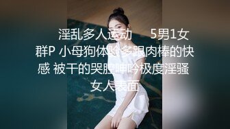 合租房冒死门缝偷窥 身材火爆的美少妇洗澡