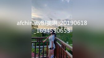 空乘学院 黄衬衫黑裤高跟美女 卫生巾将鲍鱼遮挡快看不见了