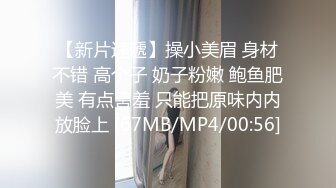 身材相当好的漂亮亚裔妹纸躲到厕所从书包里拿出她经常“学习”的工具教大家使用