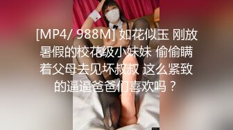 高颜值短发妹子穿内衣摆弄姿势，脱光光自摸翘起屁股扭动非常诱人!