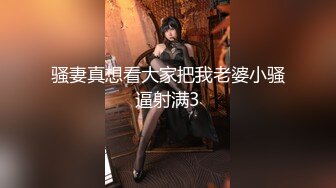 《极品CP?魔手?外购》美女如云餐饮店大神躲藏女厕逼脸同框偸拍数位小姐姐方便，被一个美女发现翻车了还好没有推门吓尿了