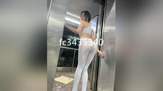 露脸小情侣宾馆激情啪啪，从沙发做到床上，女的特别骚