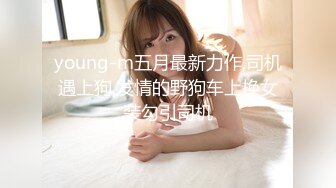 俯拍玩手机的女神 手电筒照她B都一点没察觉 无水印原版