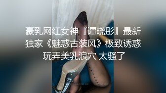 清纯长相双胞胎妹妹，单人自慰秀，新买全自动小炮机，怼着多毛骚穴抽插，椅子上骑坐，掰开屁股加快档，道具挺好用