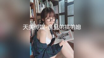 8个月的良家孕妇直播开始赚奶粉钱了，全程露脸洗澡诱惑，边跟网友互动边揉捏奶子，挤出奶水骚逼特写展示