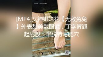 你梦中的亚洲女孩【引诱送货员和老公一起三人行】