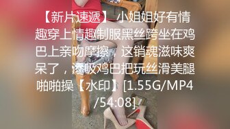 超级巨无霸-  风韵少妇、配上这顶级诱惑的喷血巨乳，真的好想把鸡巴插到她的胸里 乳交！