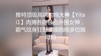 小妞长的真不错，清纯可爱露脸激情大秀，跟狼友互动撩骚，皮肤白皙无毛白虎逼，揉奶玩逼看特写道具抽插好骚