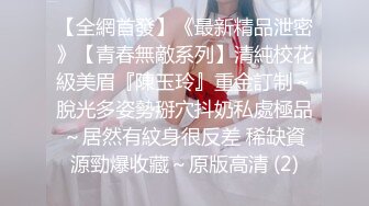 花重金雇的保洁阿姨进入大学女澡堂 偷拍好多的美女洗澡换衣服 (2)