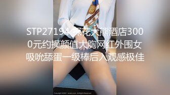 喜欢被爆菊大奶骚女，开档情趣内裤，镜头前深喉插嘴