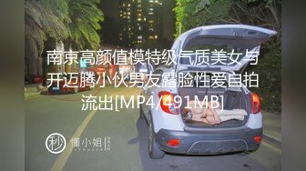 商场女厕偷拍尿尿心不在焉想心事的女生想着与男友啪啪往事B里情不自禁的流出浓精