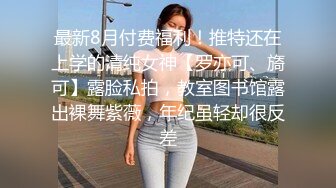 顶级颜值女神露出半个奶子揉捏，极品身材前凸后翘，大黑牛震动高潮出水，跪在椅子半脱下内裤，摆弄很是诱惑