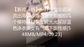 《精品泄密》美女空姐下班后的真实反差被曝光真让人大跌眼镜难以相信 (1)