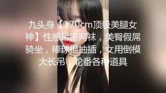 气质韵味御姐范美少妇，性感黑色比基尼，岔开大腿，手指掰穴给狼友看看