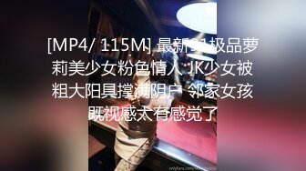 【新片速遞 】&nbsp;&nbsp;短发黑丝露脸极品小骚货镜头前大秀直播，互动狼友淫声荡语听指挥玩弄电动假鸡巴，抽插蹂躏自己抠高潮流淫水[227MB/MP4/19:48]