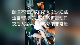 衣料比较少的白衣美女坐在沙发上就让人看的口干舌燥