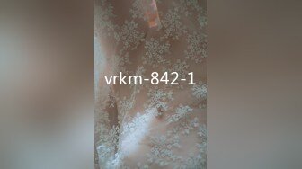 [MP4/ 474M] 台湾性感女优斑斑！黑丝美腿白虎粉穴！男优激情沙发大战，后入爆操撞击，一线天美穴湿哒哒。最后插嘴爆