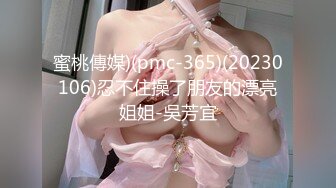 新流出厕拍大神潜入商场女厕❤️近景高清侧后拍美女尿尿牛仔裤靓妹屁股被经血染红了