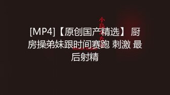 商场跟随TP极品看鞋美女裙底 小内内抱不住多跑出来了 胸罩大小咪咪也拍了下来