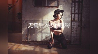 商场女厕偷拍 牛仔裤美女憋不住了 半蹲着尿 好黑的B