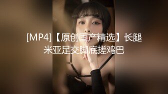 極品美乳女神魅心公路草叢大膽表演