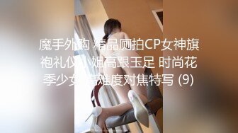 [MP4/ 1018M] 绿帽老公带着漂亮老婆参加淫乱的3P派对完美露脸