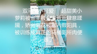 良家少妇的呻吟，露脸看起来很文静的小骚货，揉着奶子玩着逼，跳弹加黑牛，逼逼好大真往里塞啊不要错过