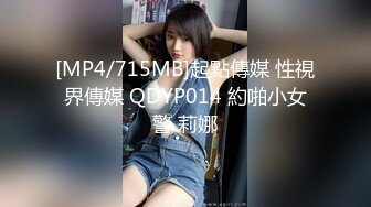 公交车站一路跟踪CD短裙美女竟然没有穿内内??两片有点发黑的大阴唇直接暴露出来了