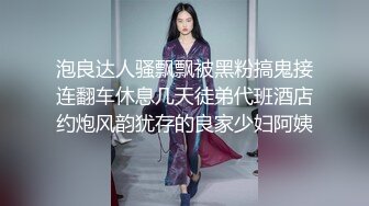 长发漂亮美女 肥臀嫩逼 两片黝黑 穴毛性感