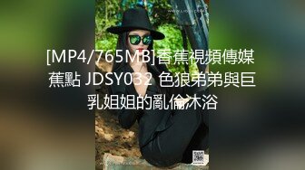 KTV女厕近距离偷拍长发小姐姐的小嫩鲍