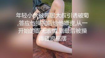 图书馆内喜欢看书的小美女