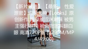 [MP4/ 557M] 家里的淫妻骚母狗被大哥调教的真不错，乖巧听话丝袜高跟，跪着给大哥舔鸡巴