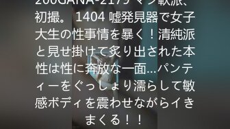 黑客破解家庭网络摄像头偷拍年轻性欲强的小夫妻孩子不在疯狂做爱，孩子在媳妇只能在床边抠逼