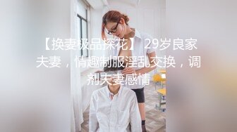 唱歌唱的正嗨服務生亂入竟誘惑服務生一起加入荒唐女大生的性愛KTV淫亂趴